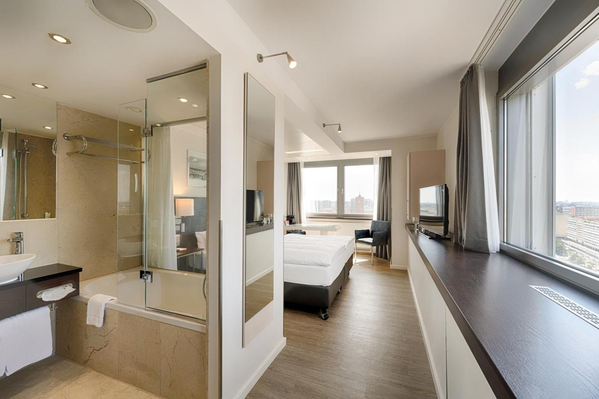 Park Inn by Radisson Berlin Alexanderplatz Standard Room 8