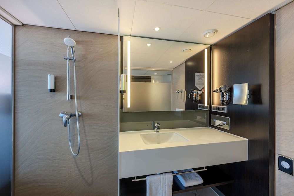 Park Inn by Radisson Berlin Alexanderplatz Standard Room, City View 4