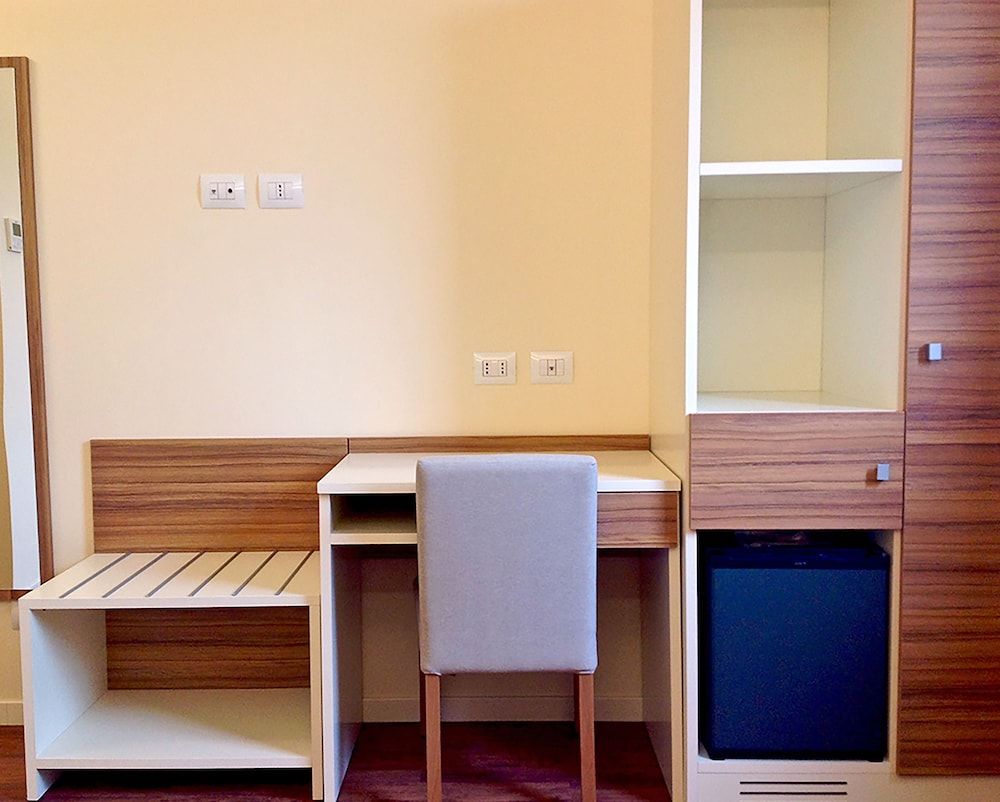 Hotel Forum Twin Room, 2 Twin Beds 8