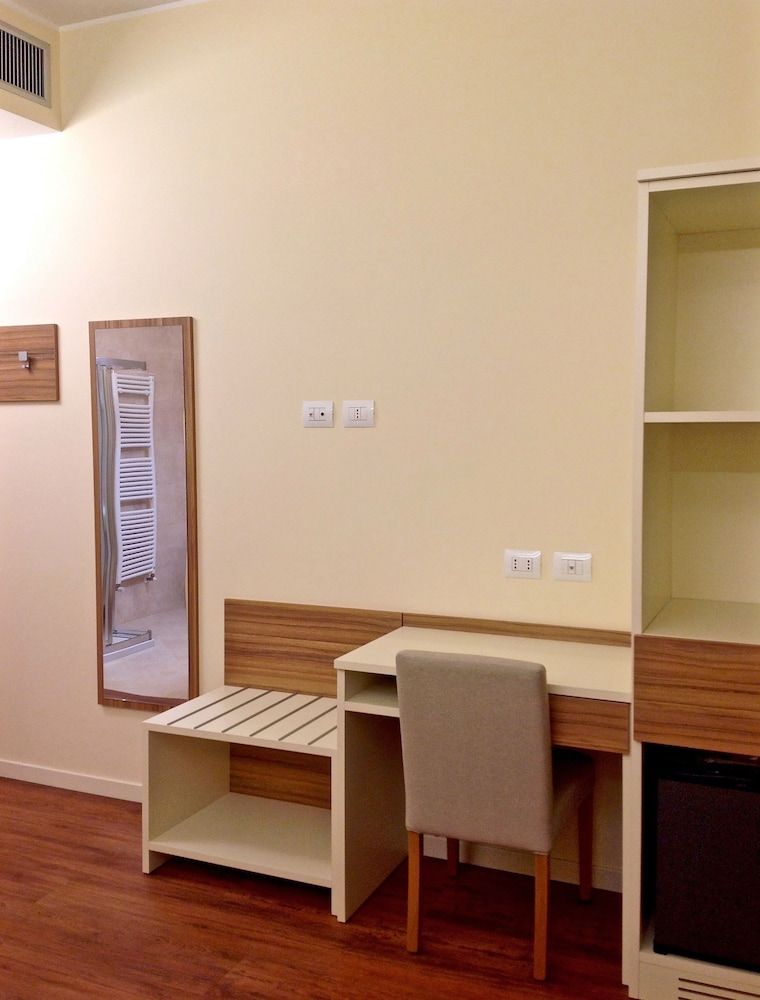 Hotel Forum Twin Room, 2 Twin Beds 10