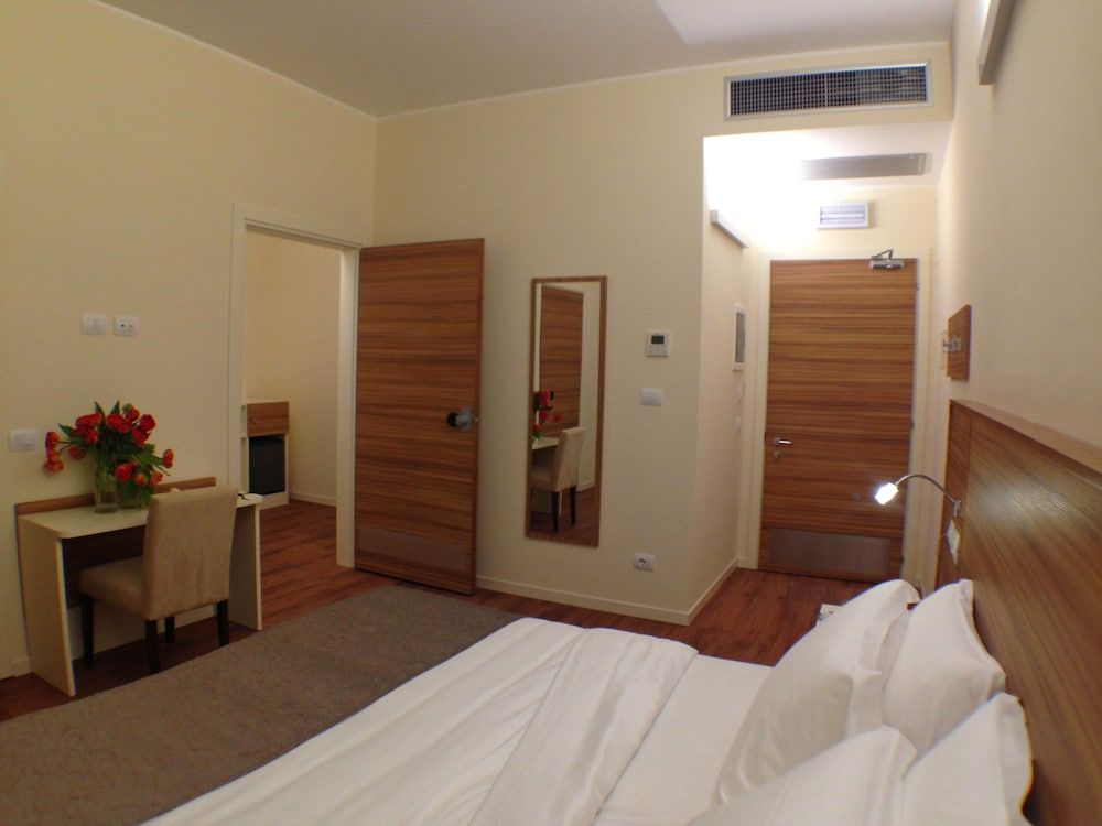 Hotel Forum Twin Room, 2 Twin Beds, Accessible 2