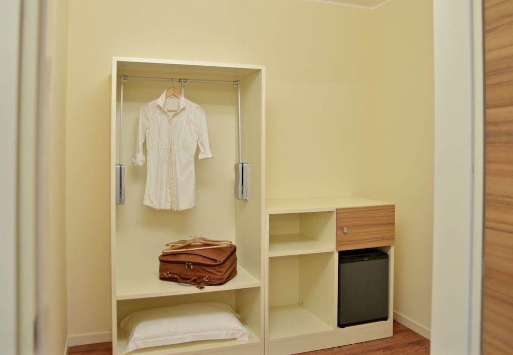 Hotel Forum Twin Room, 2 Twin Beds, Accessible 7