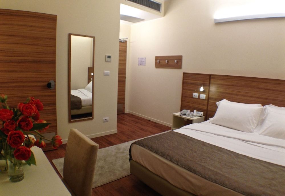 Hotel Forum Twin Room, 2 Twin Beds, Accessible