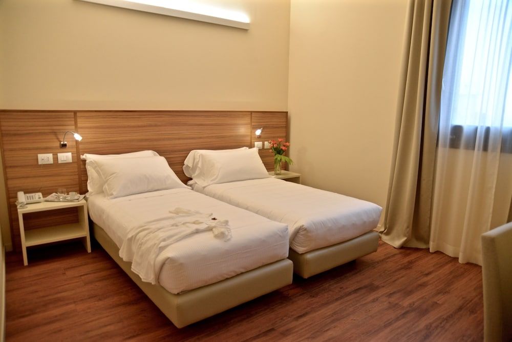 Hotel Forum Twin Room, 2 Twin Beds 2