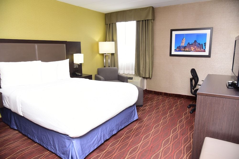 undefined Days Inn by Wyndham Ottawa 8