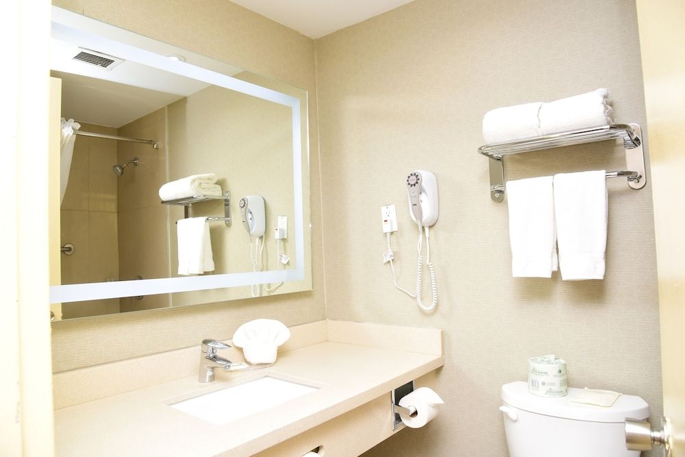 undefined Days Inn by Wyndham Ottawa 10