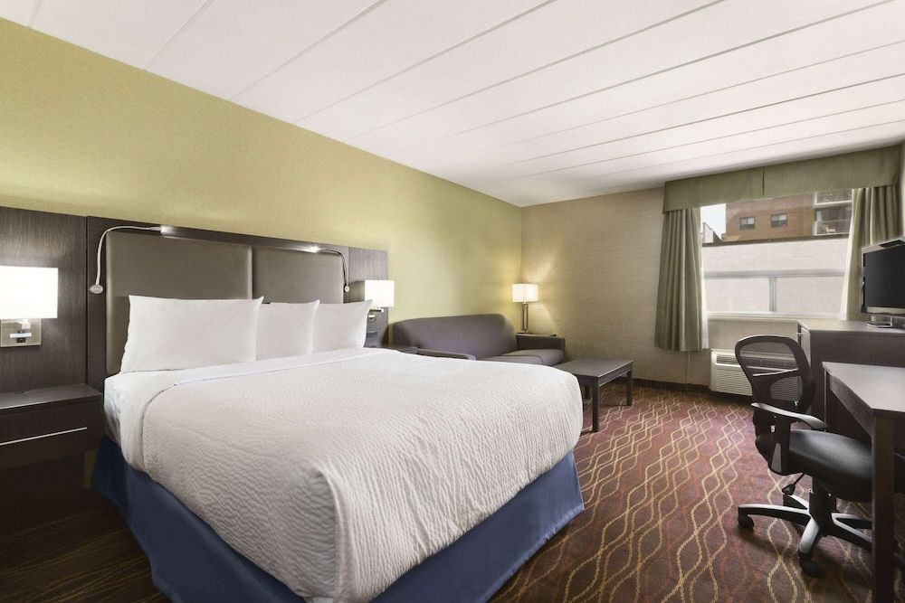 undefined Days Inn by Wyndham Ottawa 9
