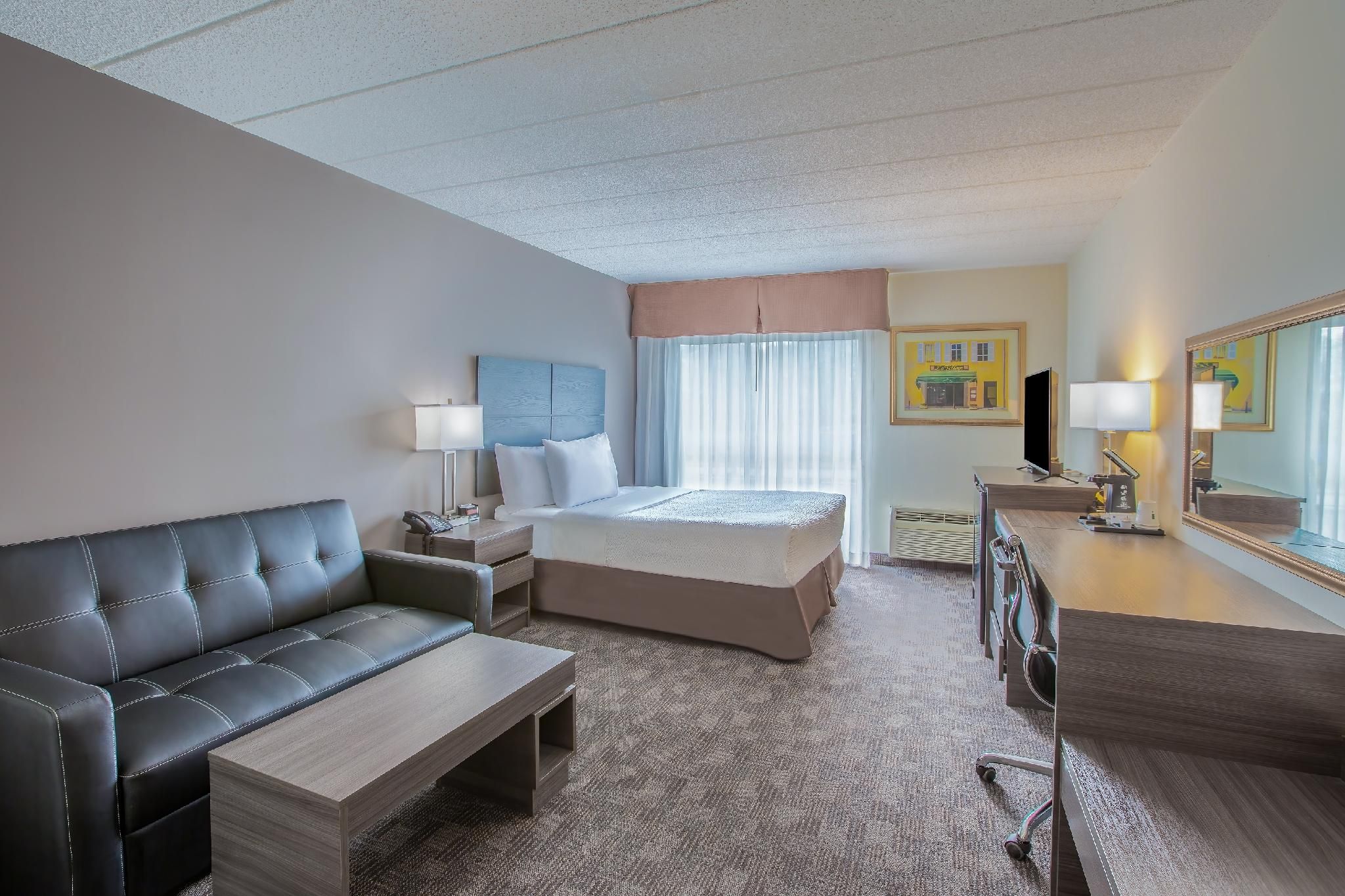 Days Inn by Wyndham Sudbury & Conference Centre 1 Queen Bed, Deluxe Room, Non-Smoking