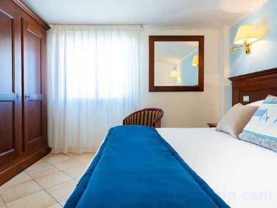 Economy Queen Room