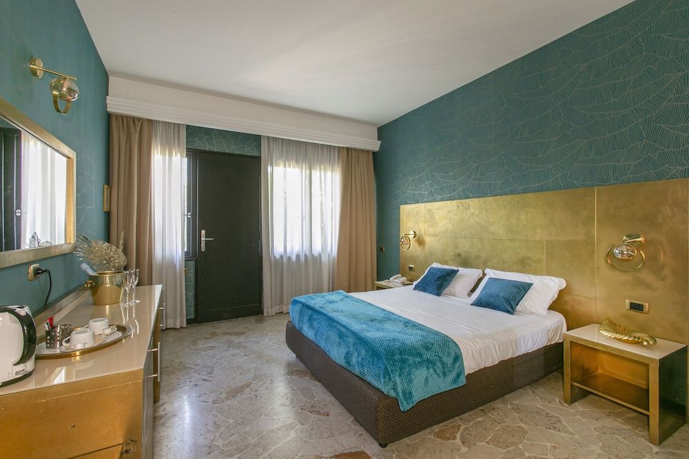 undefined Hotel Boomerang 4