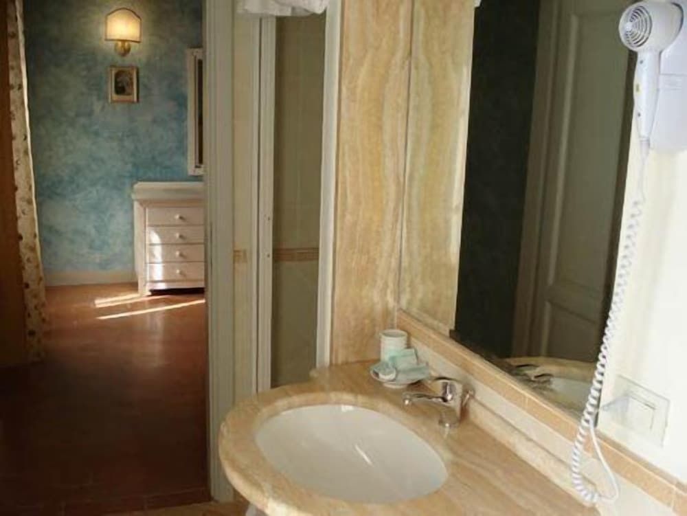 Castel di Pugna Double Room 7