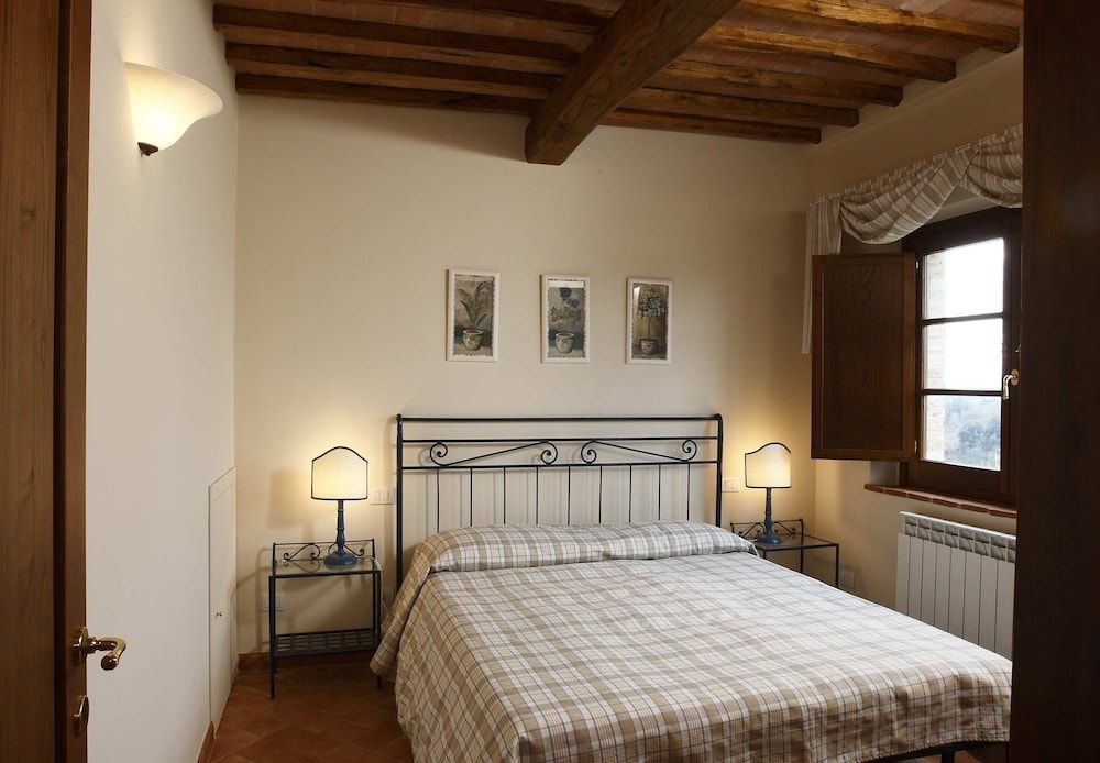 undefined Castel di Pugna 4