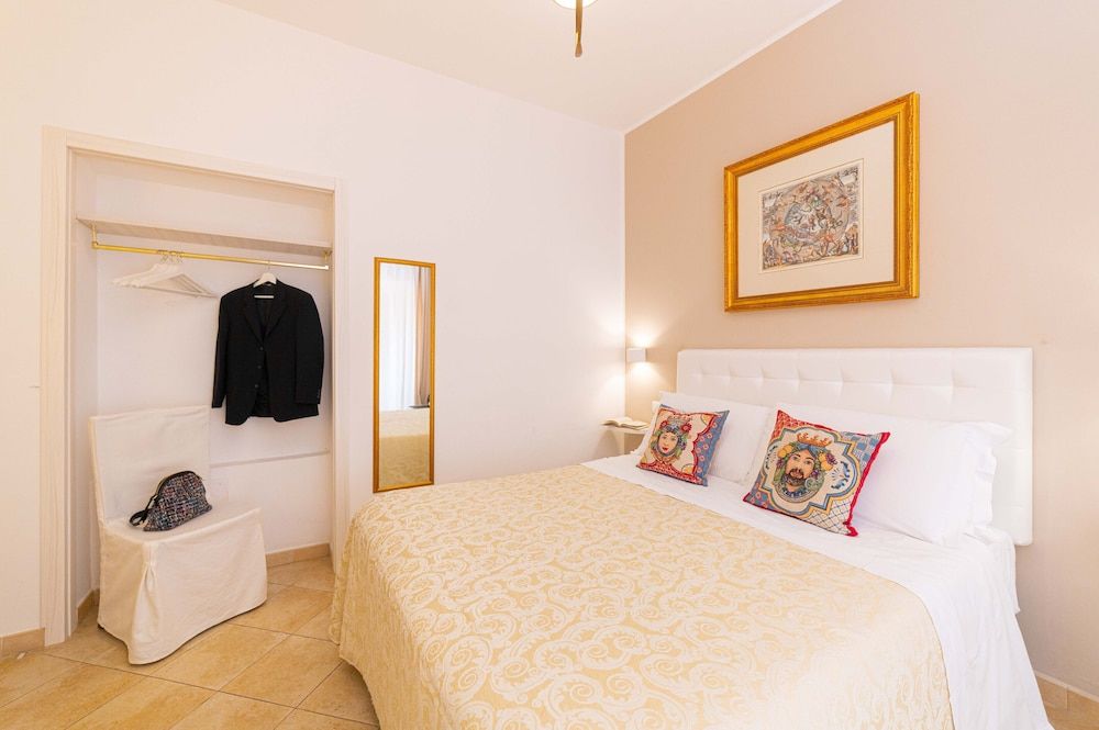 Bed and Breakfast Dionisio Classic Double or Twin Room 2