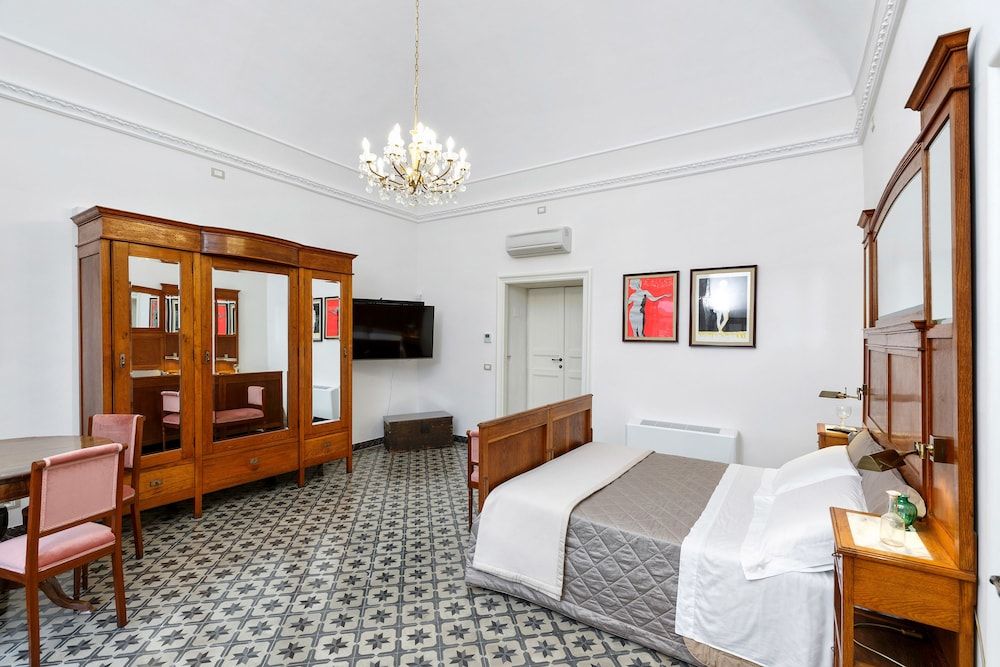 Suite, Balcony