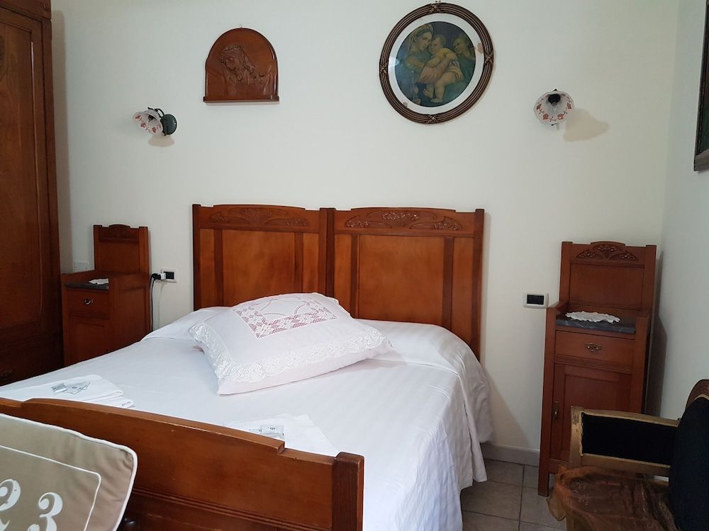 Classic Double or Twin Room, 1 Double or 2 Twin Beds, Private Bathroom (Liberty)