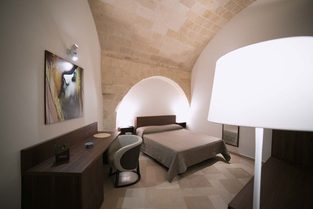 Albergo del Sedile Deluxe Room, Private Bathroom, Annex Building (Via Gradoni Municipio) 9