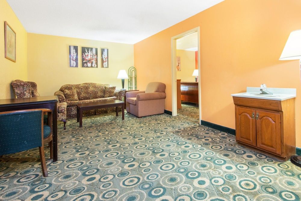 Studio Suite, 1 King Bed, Smoking