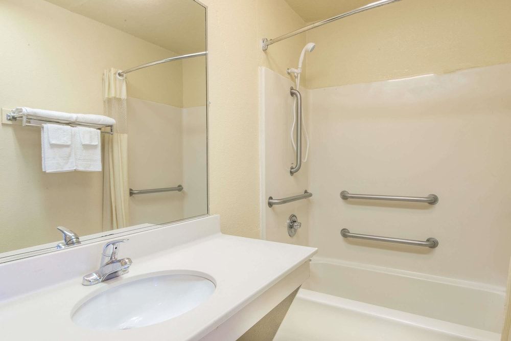 Room, 1 King Bed, Accessible