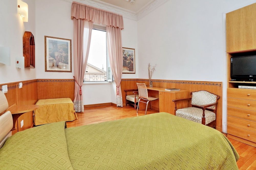 Sonnino Suite Panoramic Quadruple Room 2