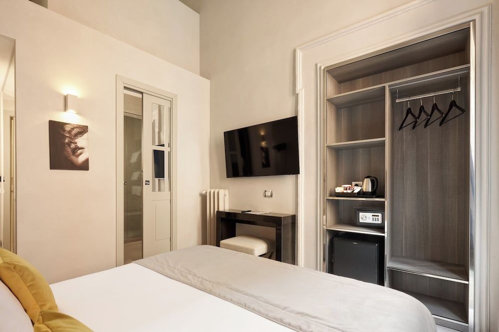 Terrace Pantheon Relais Classic Double Room 4