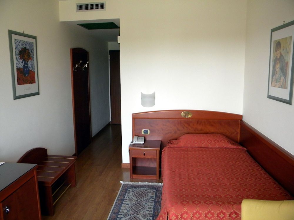 Hotel Corone Single Room 4