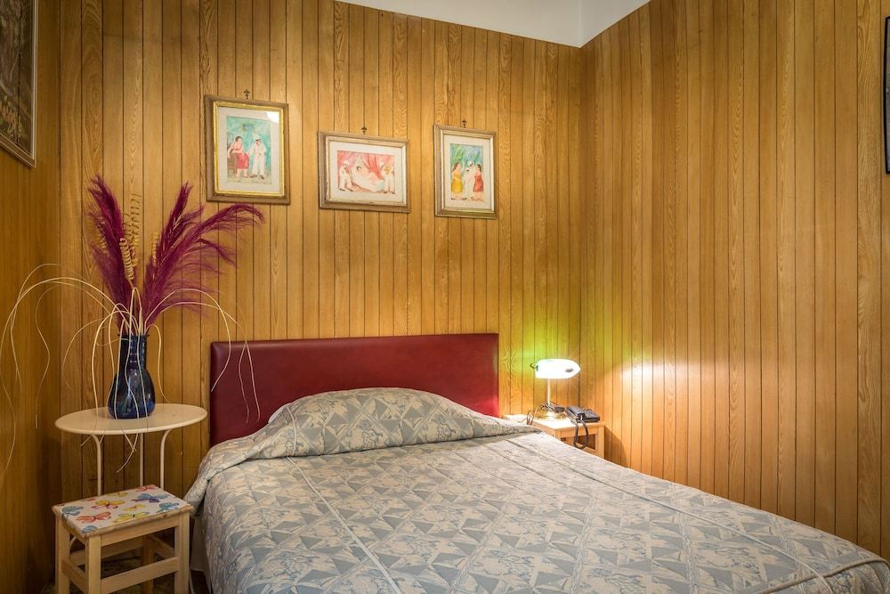 undefined Hotel Ferretti 4