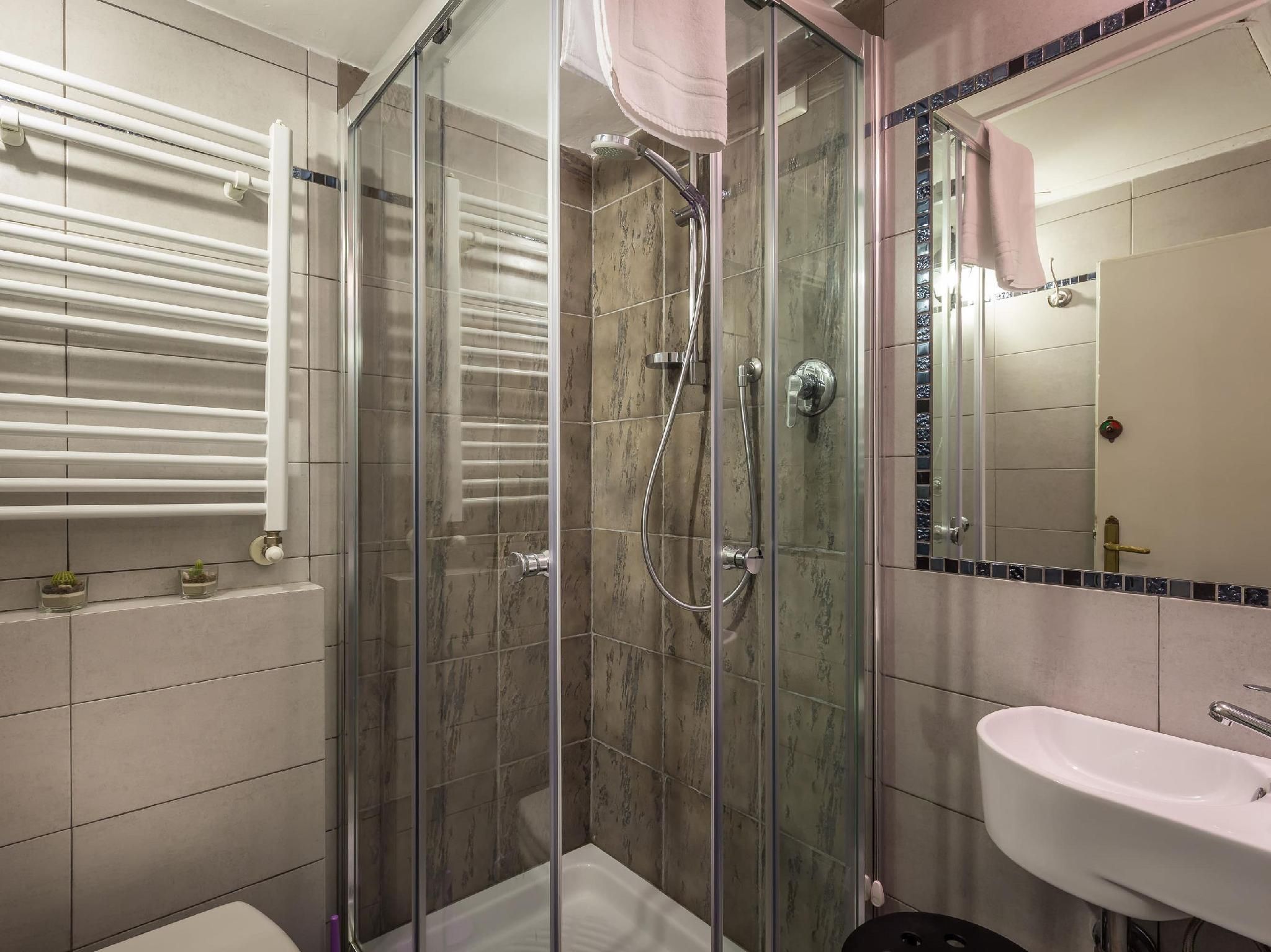 Single Room with Shared Bathroom