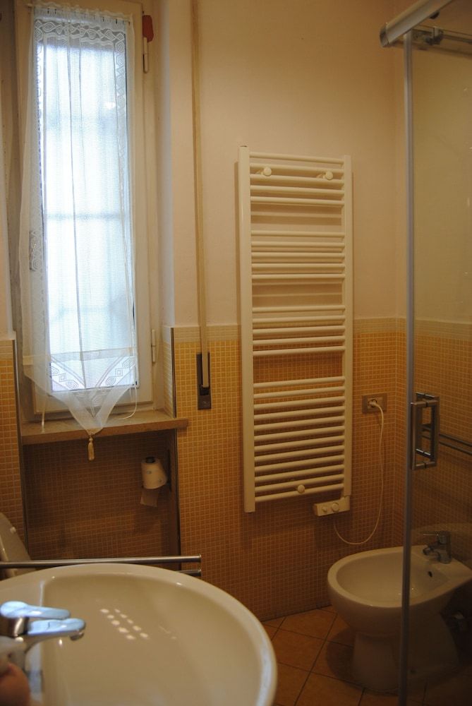 Pisaland Triple Room, Private Bathroom (external) 5