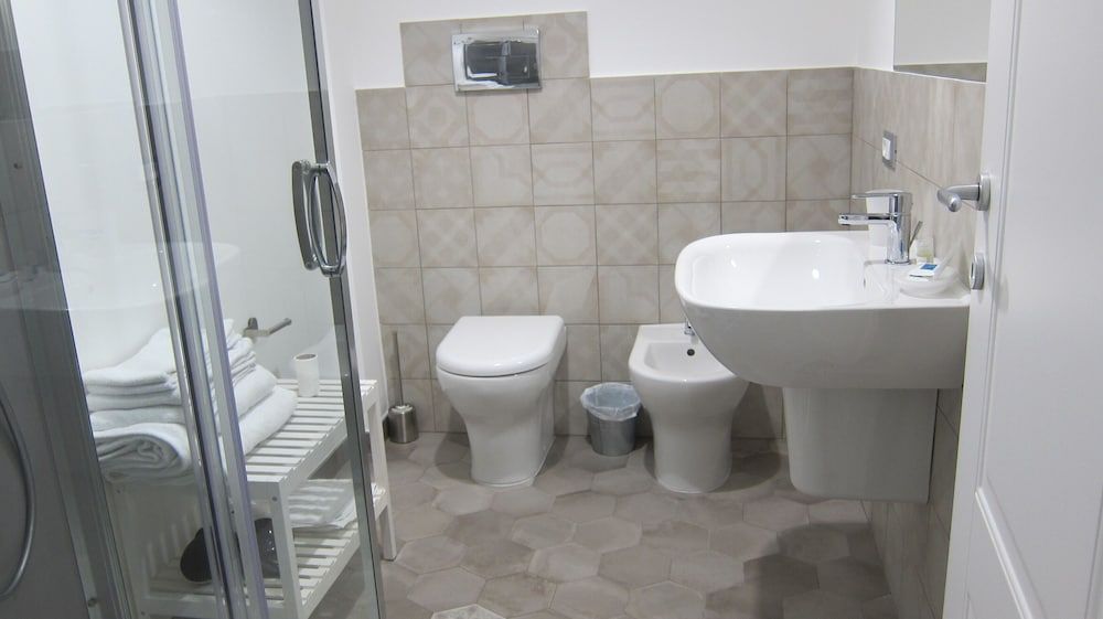 B&B Federico Secondo Family Suite, Private Bathroom 16