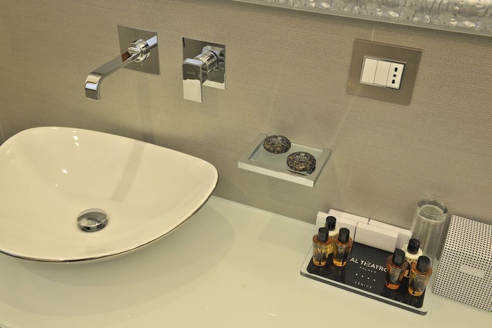 Al Theatro Palace Comfort Double or Twin Room 4