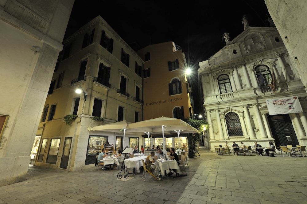 undefined Al Theatro Palace 8