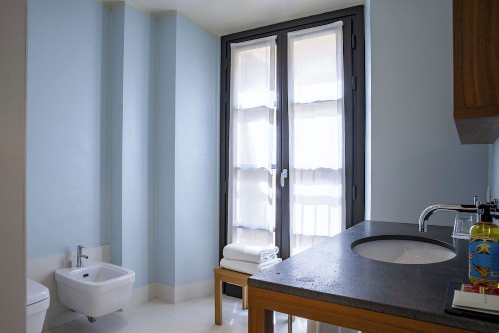 Savona 18 Suites Comfort Room 6