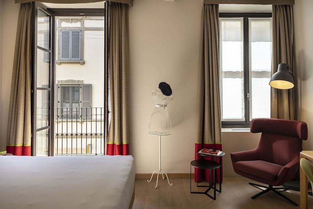 undefined Savona 18 Suites 5