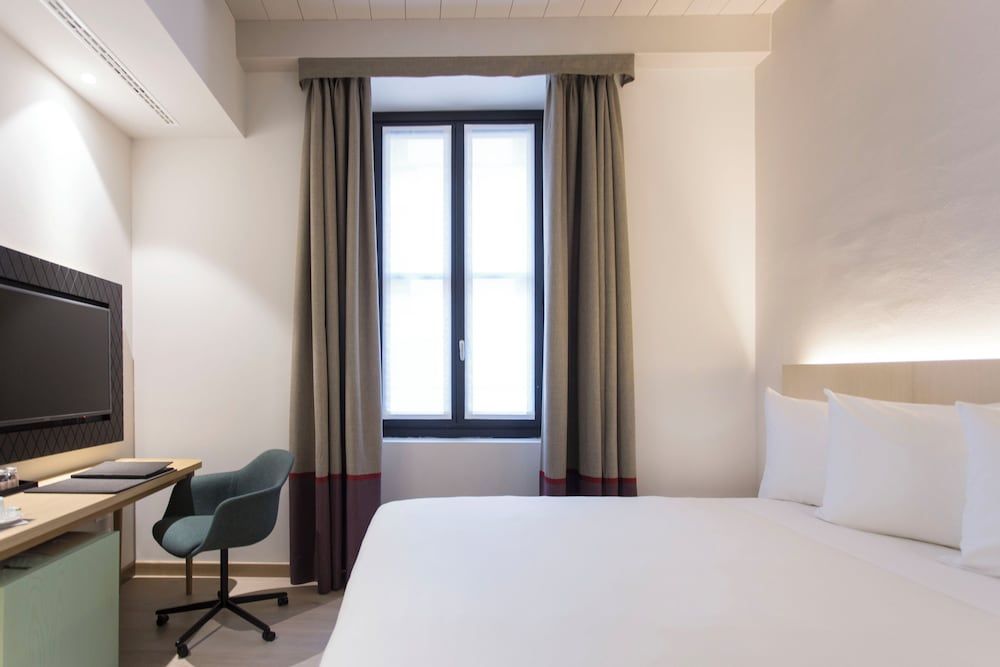 undefined Savona 18 Suites 3