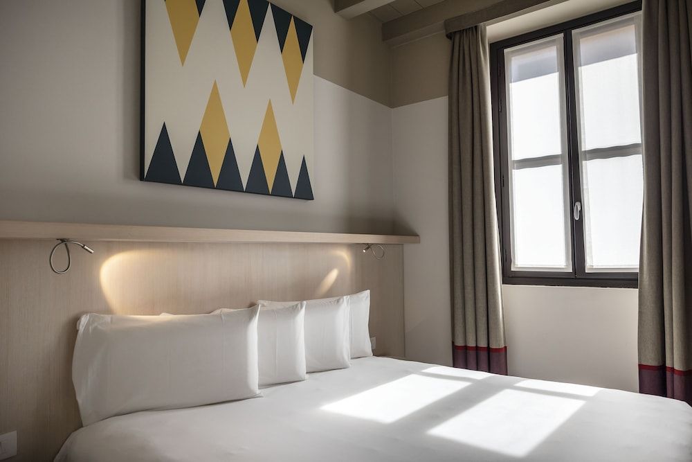 undefined Savona 18 Suites