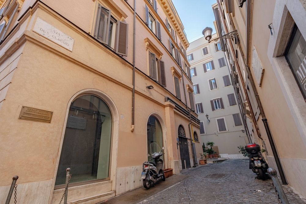 undefined Oriana Homèl Roma 8