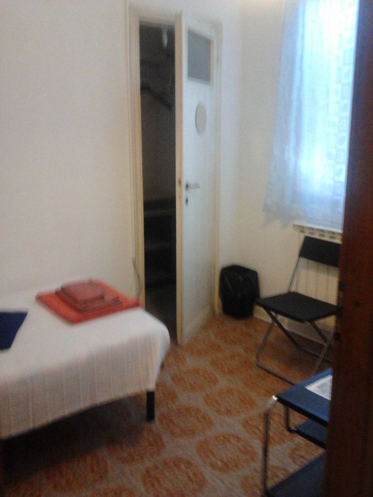 A Casa Vittoria Bed & Breakfast Family Triple Room (Camera Residence) 10