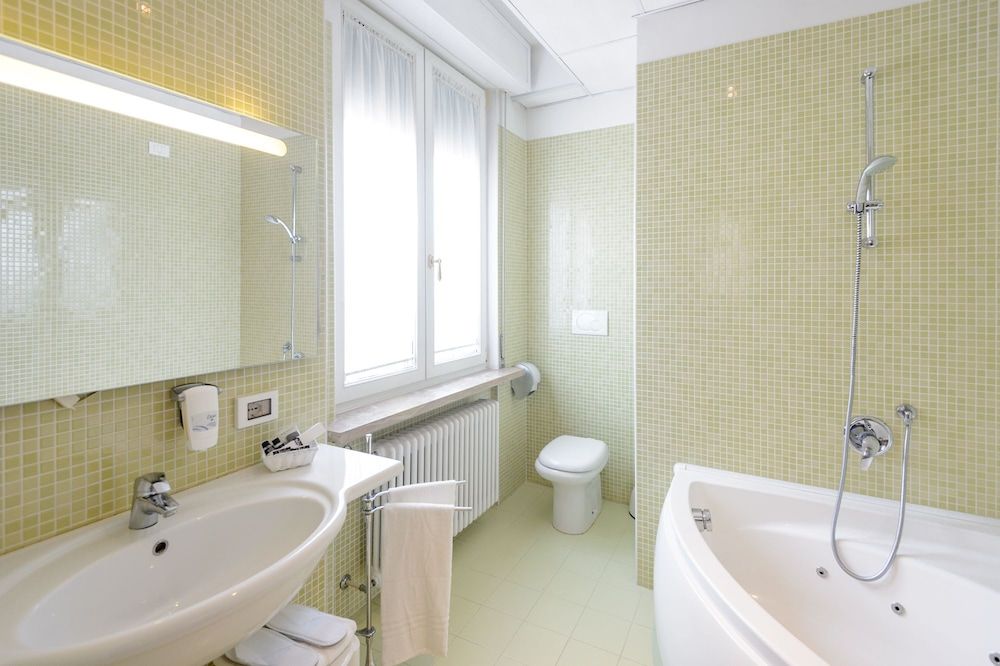 Hotel Continental Family Room 5