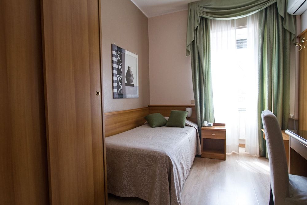Hotel Adriano Single Room 3