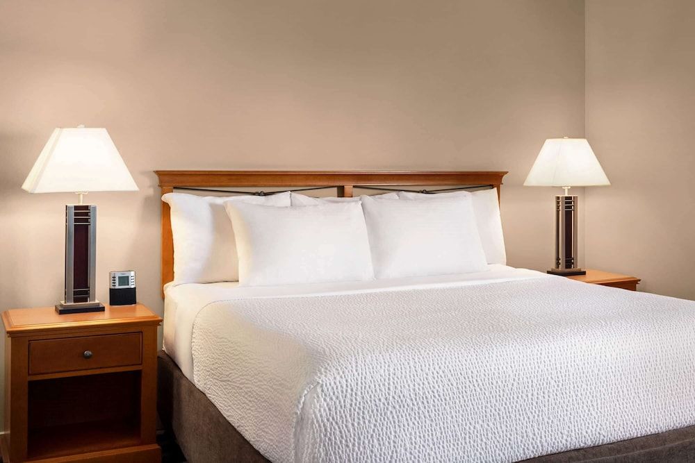 Deluxe Room, 1 King Bed, Non Smoking