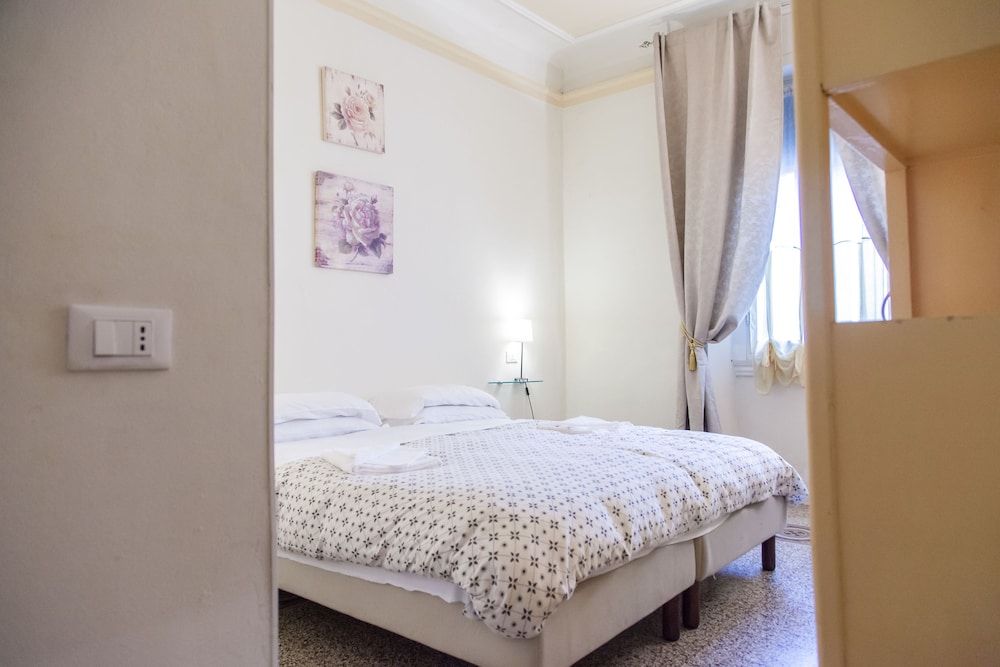 Bed & Bed Cassia Double or Twin Room, Shared Bathroom 7