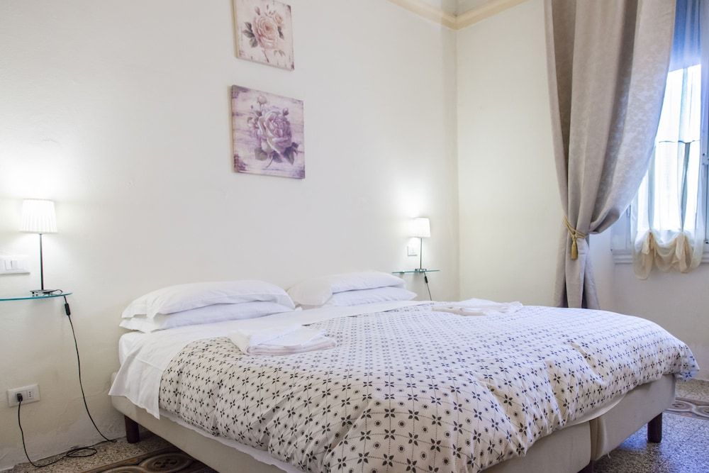 Bed & Bed Cassia Double or Twin Room, Shared Bathroom 5