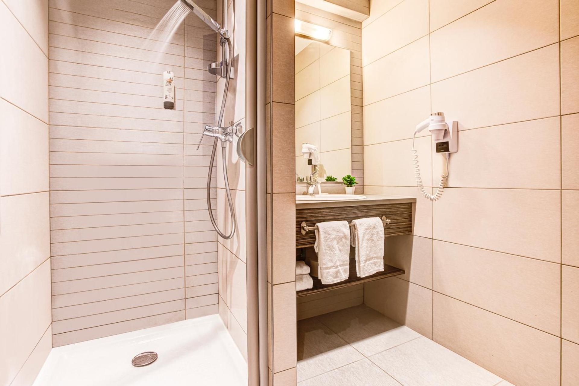 undefined Republik Hôtel 5