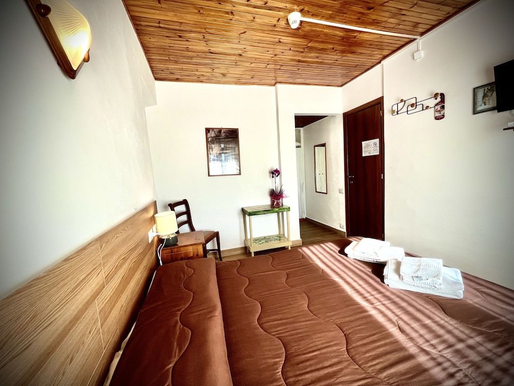Hotel Pinguino Double Room, Balcony, Mountain View 3