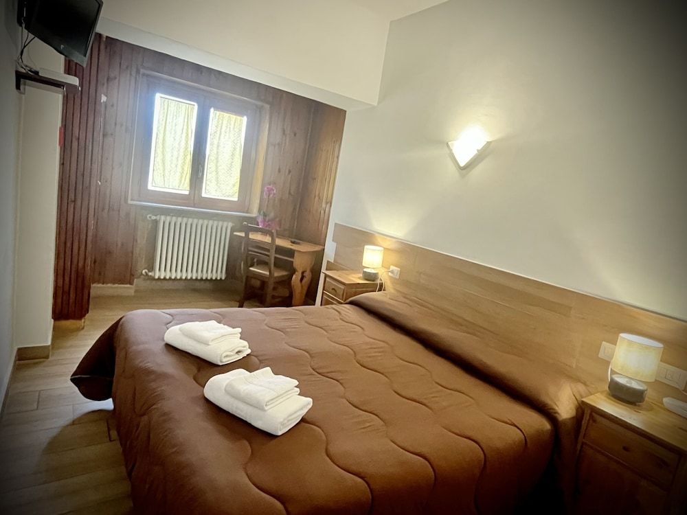 Hotel Pinguino Double Room, Balcony, Mountain View 6