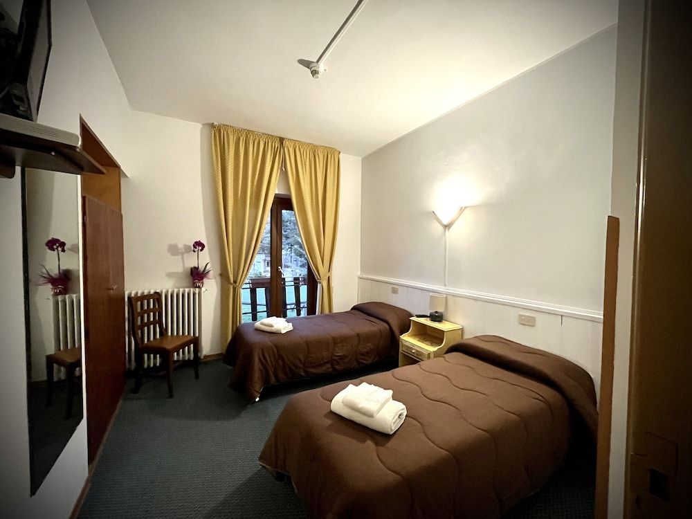 Hotel Pinguino Family Room, 2 Bedrooms, Balcony 2