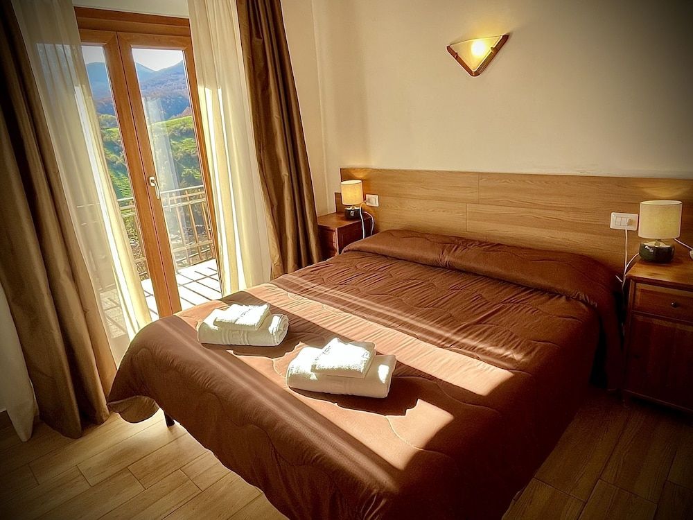 Hotel Pinguino Double Room, Balcony, Mountain View 5