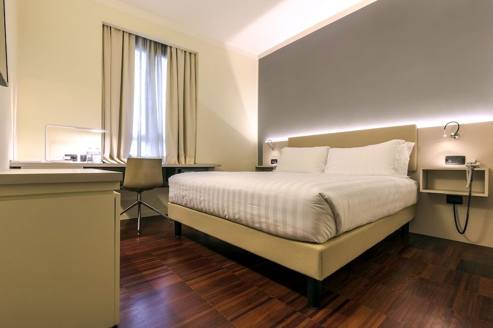 43 Station Hotel Double Room 2