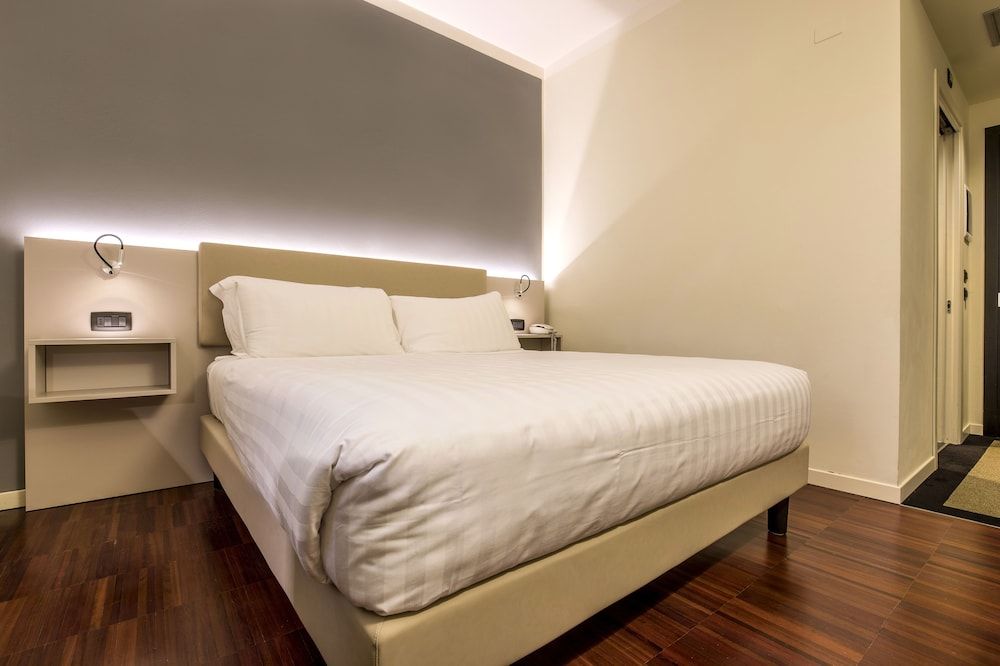 undefined 43 Station Hotel 3