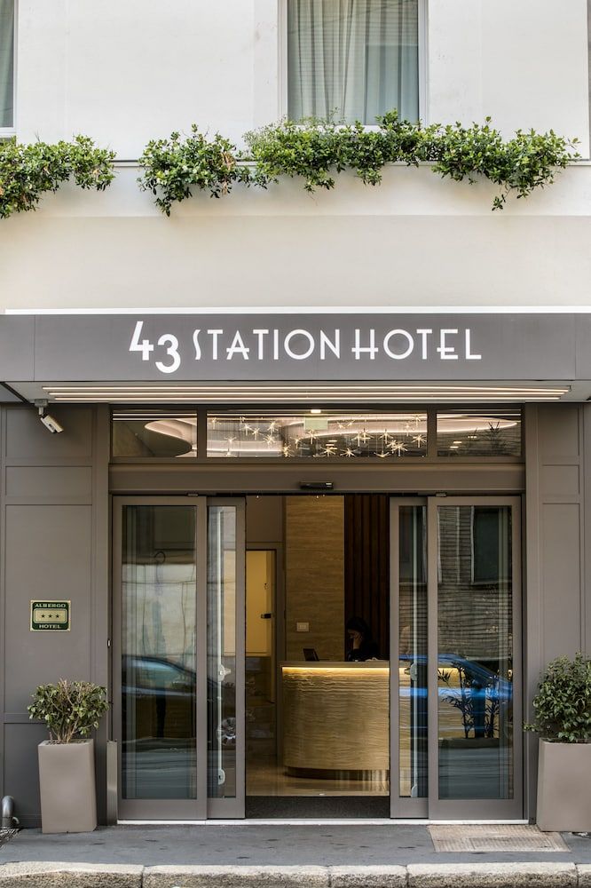 undefined 43 Station Hotel 9